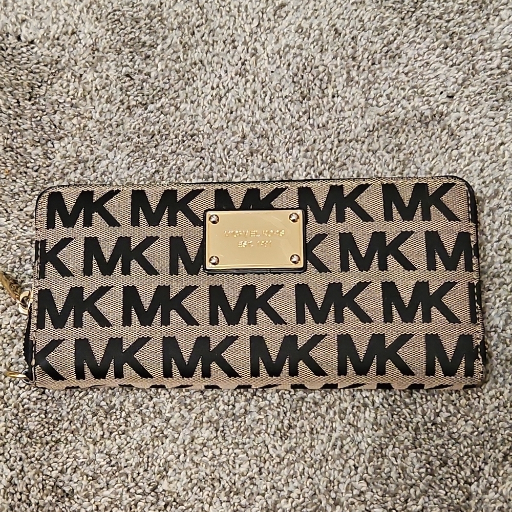 Michael Kors Black and Tan Wallet